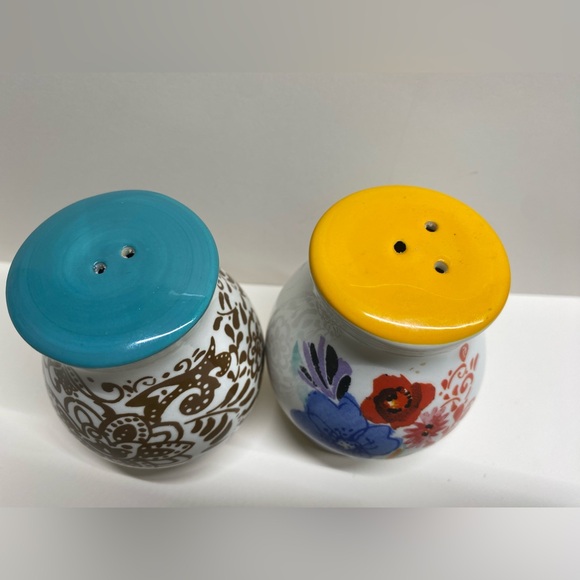 The Pioneer Woman Flea Market salt & pepper shakers - Picture 3 of 5